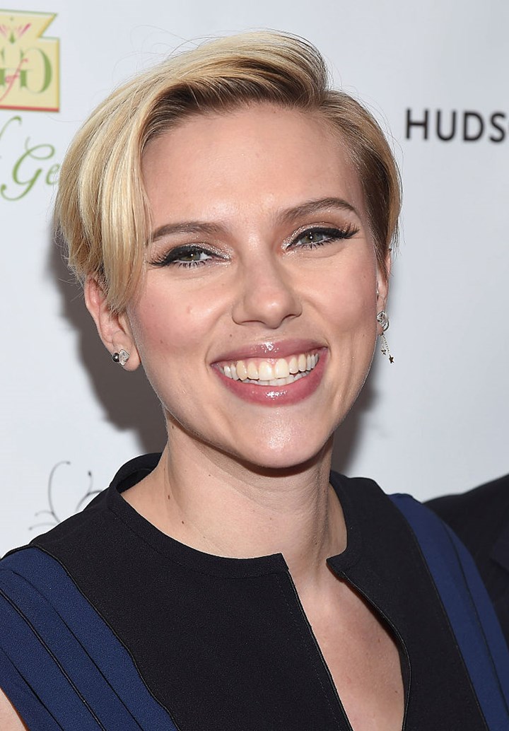 Scarlett Johansson Short Hair Her Three Best Short Hair Styles Who Magazine