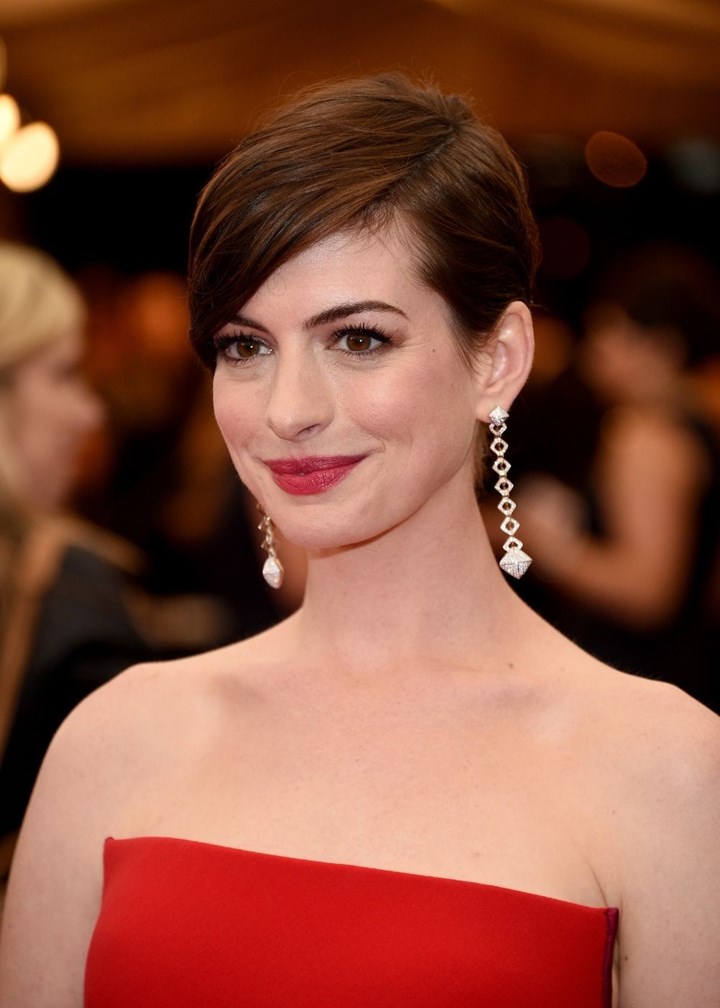 anne-hathaway-cheveux-courts