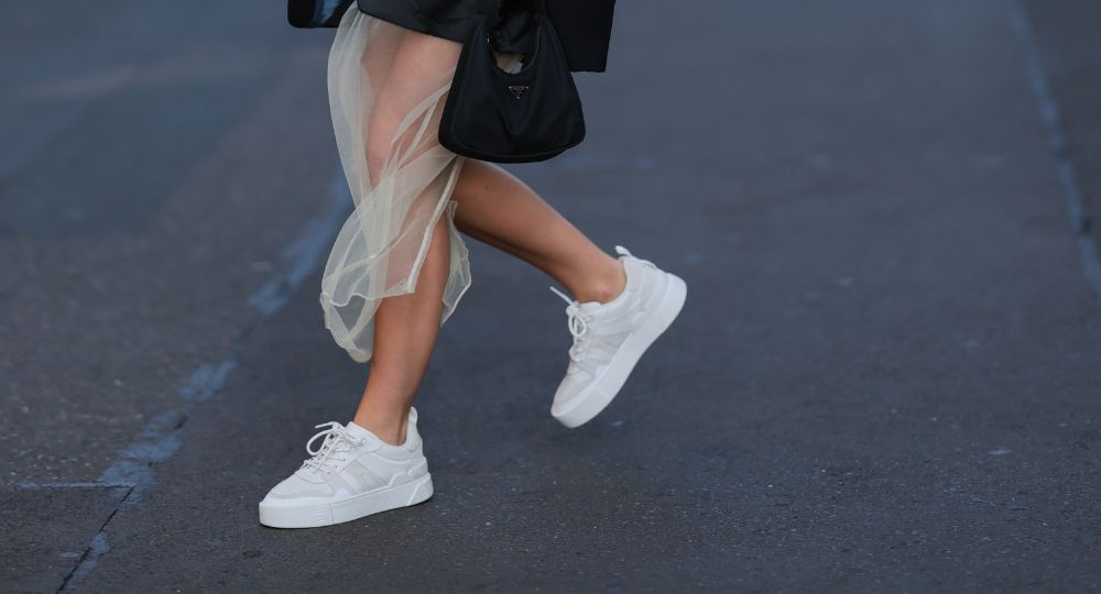 The Top 5 Celebrity-Approved White Sneakers for the Ultimate Cool Girl ...