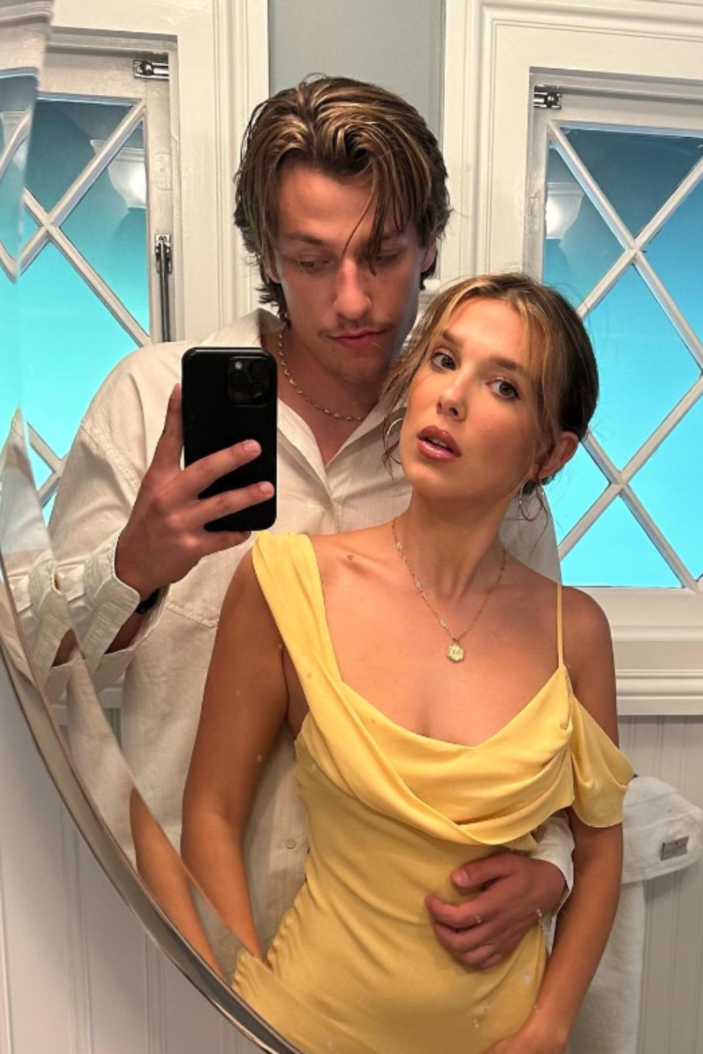 millie-bobby-brown-jake-bongiovi-mirror-selfie