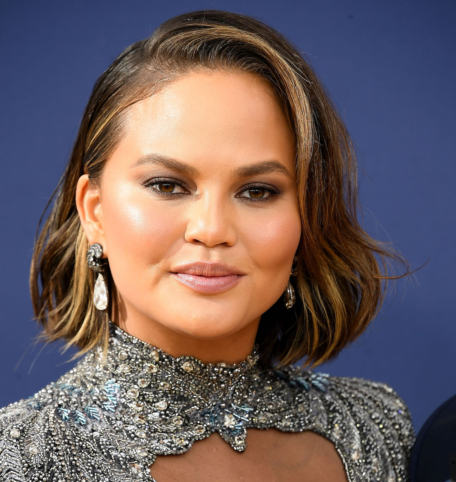 Chrissy Teigen debuts new hair WHO