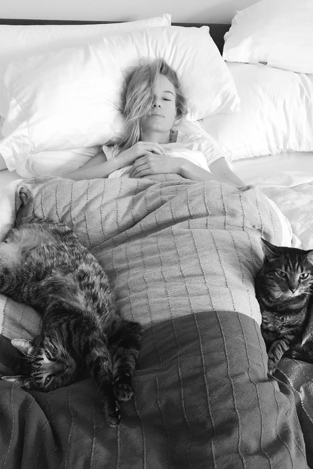 kate-bosworth-lying-down